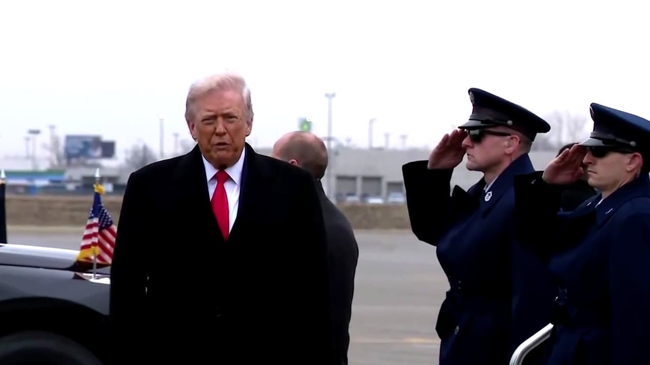 Trump llega a Detroit, Michigan, donde pronunciará discurso sobre economía de EE.UU.