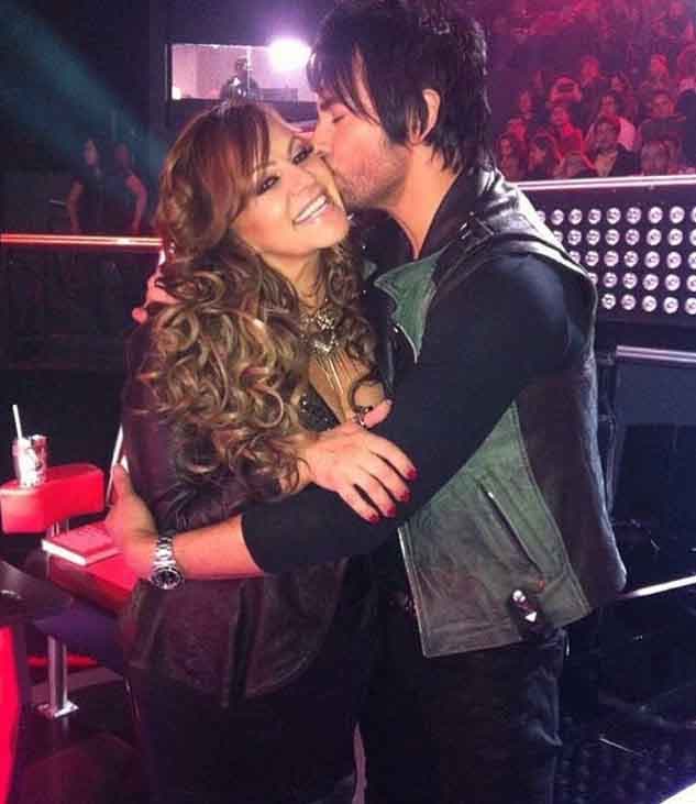 “Jenni era una persona era generosa, de corazón gigante y no lo digo yo nada mas como coach, ella era así con los brazos abiertos siempre a cualquier persona que se encontrara con ella en algún pasillo, fue un ejemplo de humildad” expresó el cantante en 'La Voz México'.