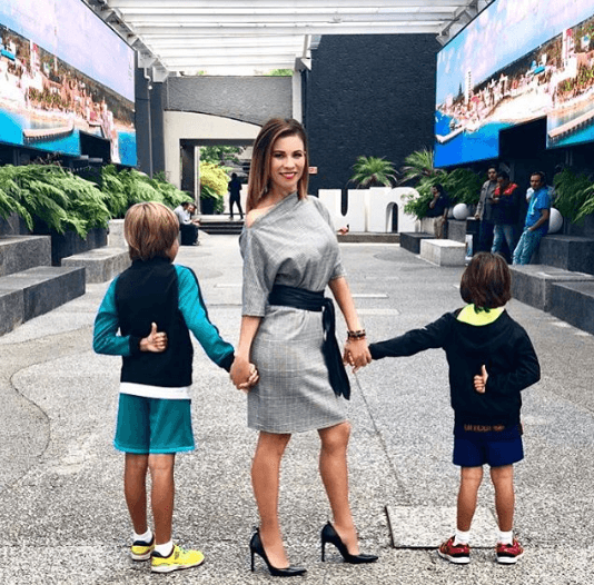 "Vino Ingrid muy temprano, y gracias a Dios
<b> los niños pudieron entregarle una carta</b> y cerrar de alguna manera con el gran papá que tuvieron", dijo el actor en entrevista a 'Ventaneando' el viernes 1 por la tarde.
<br>
