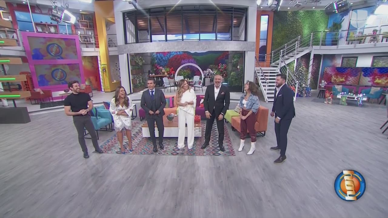 Al término de una de las nuevas emisiones, Escalona fue abordada por medios de comunicación afuera de Televisa San Ángel en donde reveló que siente que su madre "le habla" por las madrugadas. 
<br>