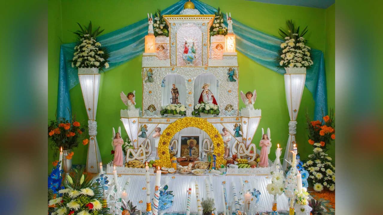 En un hito significativo para 2024, un altar monumental de Huaquechula fue transportado por primera vez a Brooklyn, Nueva York, expandiendo así el alcance de esta rica tradición cultural.