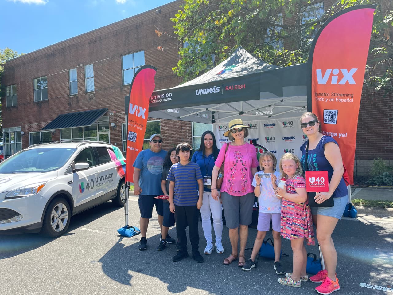 La Fiesta en la Calle inicia al mediodía y termina a las 6pmET.