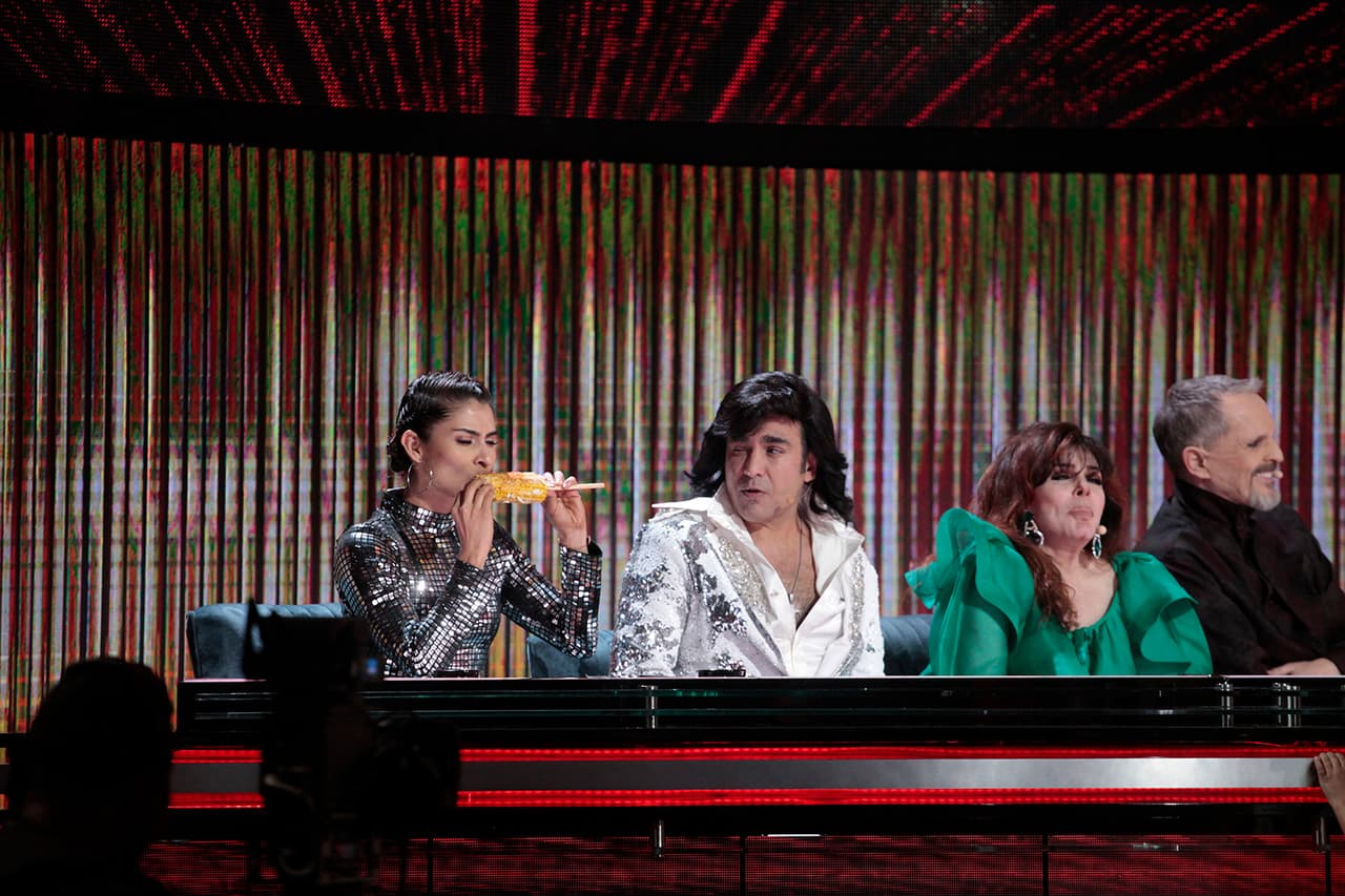 La juez invitada también se dispuso a disfrutar la deliciosa creación de Beba.