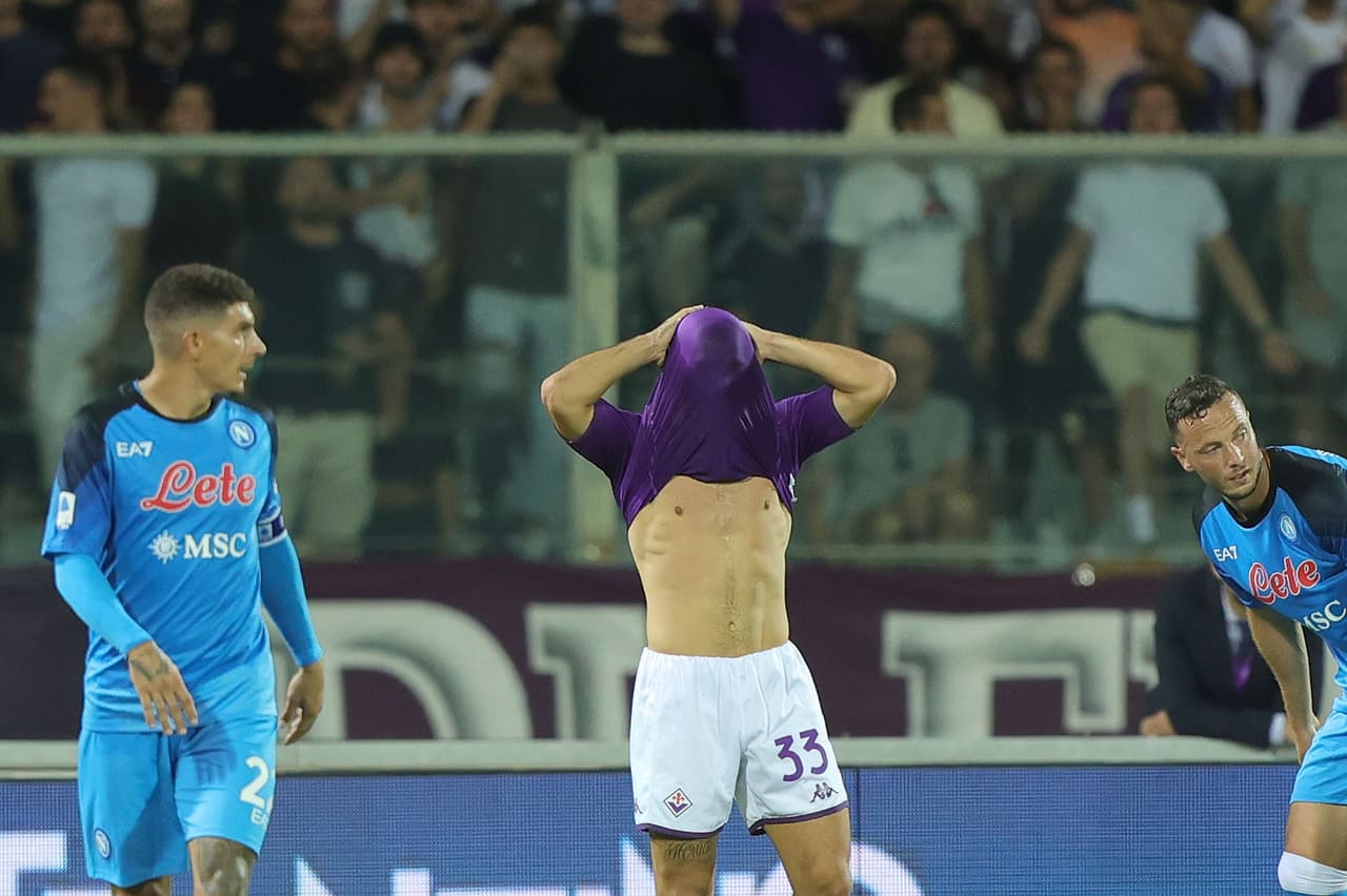 En el cierre de la actividad dominical en Italia, el mexicano fue titular, casi da una asistencia de gol y falló la opción más clara en la visita a Florencia.