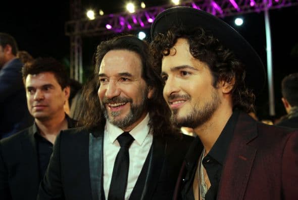 ¿A quién no le gusta un 'selfie'? Y es que están de moda. Mira estas que los artistas se tomaron en la alfombra de Premio Lo Nuestro 2014.