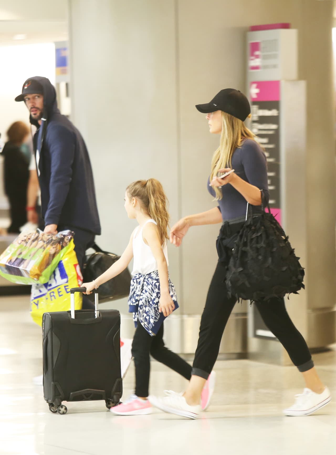Sin embargo, William Levy y su esposa, Elizabeth Gutiérrez, siguen juntos, disfrutando de su vida en familia.