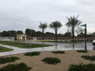 Sus edades: 
<b>un niño de tres años, una</b> 
<b>niña de dos años</b> y una 
<b>menor de siete meses</b>.
<br>