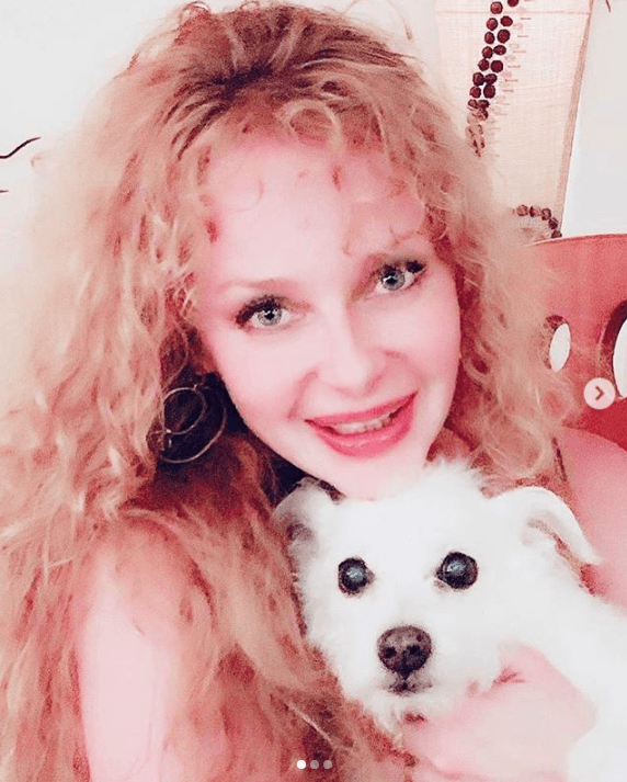 De esta manera, la famosa villana ha seguido en contacto con su público.