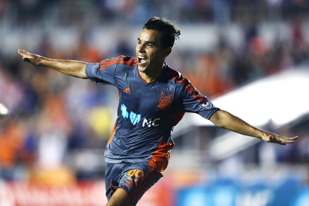 Omar Bravo se estrenó con un gol con Carolina Railhawks