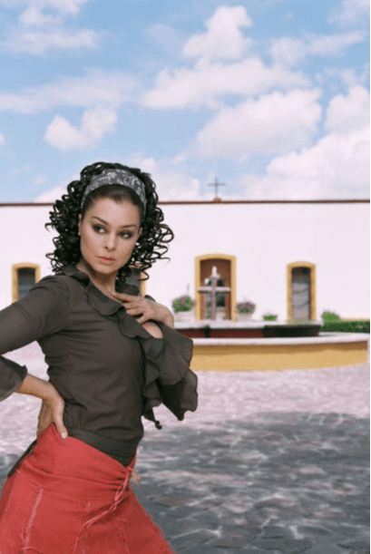 Yadhira negó haber comenzado su noviazgo con el abogado mientras él estaba casado y aseguró que Collado ya era un hombre libre desde seis meses antes de estar con ella.