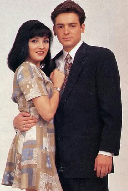 Cuando
<b>Hemmer</b> fue encontrado sin vida en su casa un detalle provocó dudas y rumores, había una ventana abierta cerca del calentador de agua, lo que implicaba que el gas pudo haber salido por ella y que su muerte se había debido a otra razón.