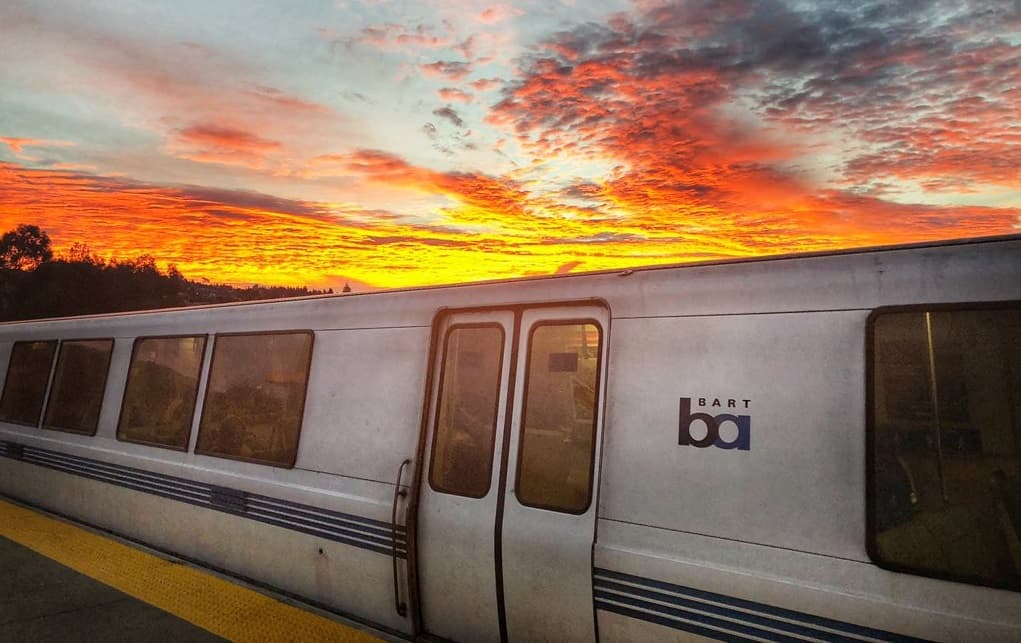 A partir de este lunes el BART atrasa una hora su servicio de trenes