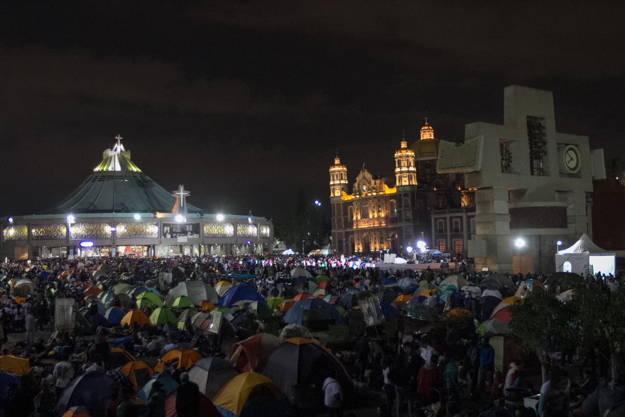 Más de 4 millones de mexicanos se renúnen en la Basílica de Guadalupe para rendir tributo a la Virgen.