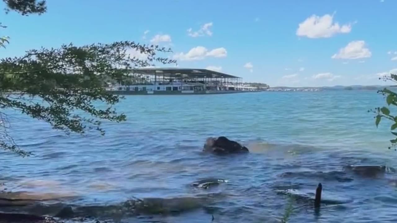Hallan el cuerpo de un hombre flotando en un muelle privado en Lake Lanier