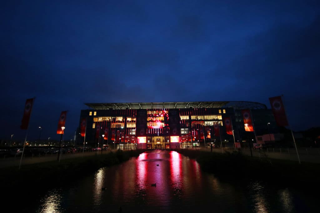 Tottenham es derrotado ante Royal Antwerp por la mínima. Lior Refaelov se encargó de darle la victoria a su equipo a los 29 minutos del encuentro. Los de Mourinho no pueden ante el equipo belga durante la segunda fecha de la UEFA Europa League.