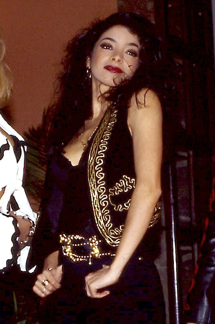 Después de su éxito como cantante en el grupo Garibaldi, Pilar Montenegro fue invitada a debutar en la televisión. Tras dar vida a dos villanas de telenovela, en Gotita de amor interpretó a la tercera: se puso en la piel de la malvada Arcelia Olmos.