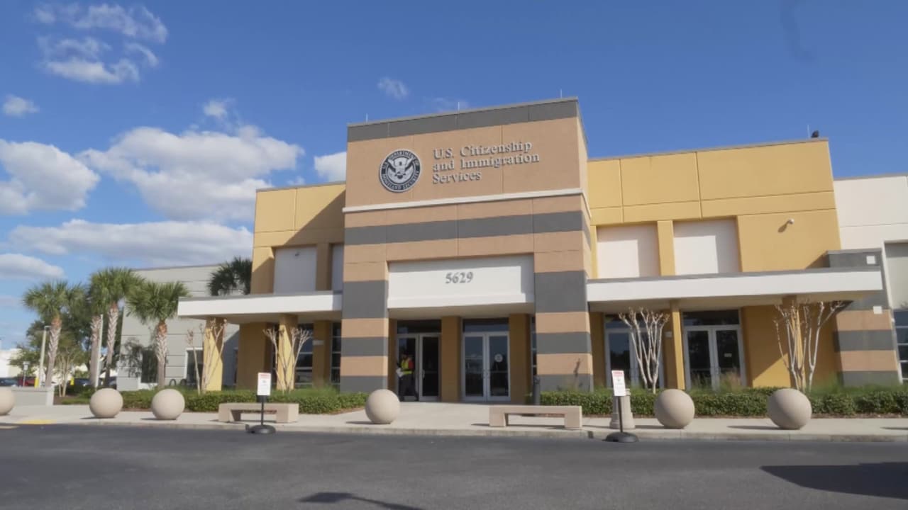 Abogado explica cómo ICE detiene inmigrantes en citas de rutina y acelera sus juicios