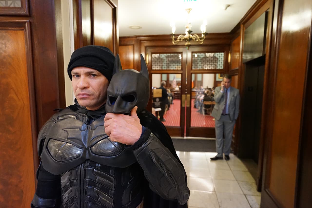 La estricta seguridad de la Alcaldía no detuvo a Batman.