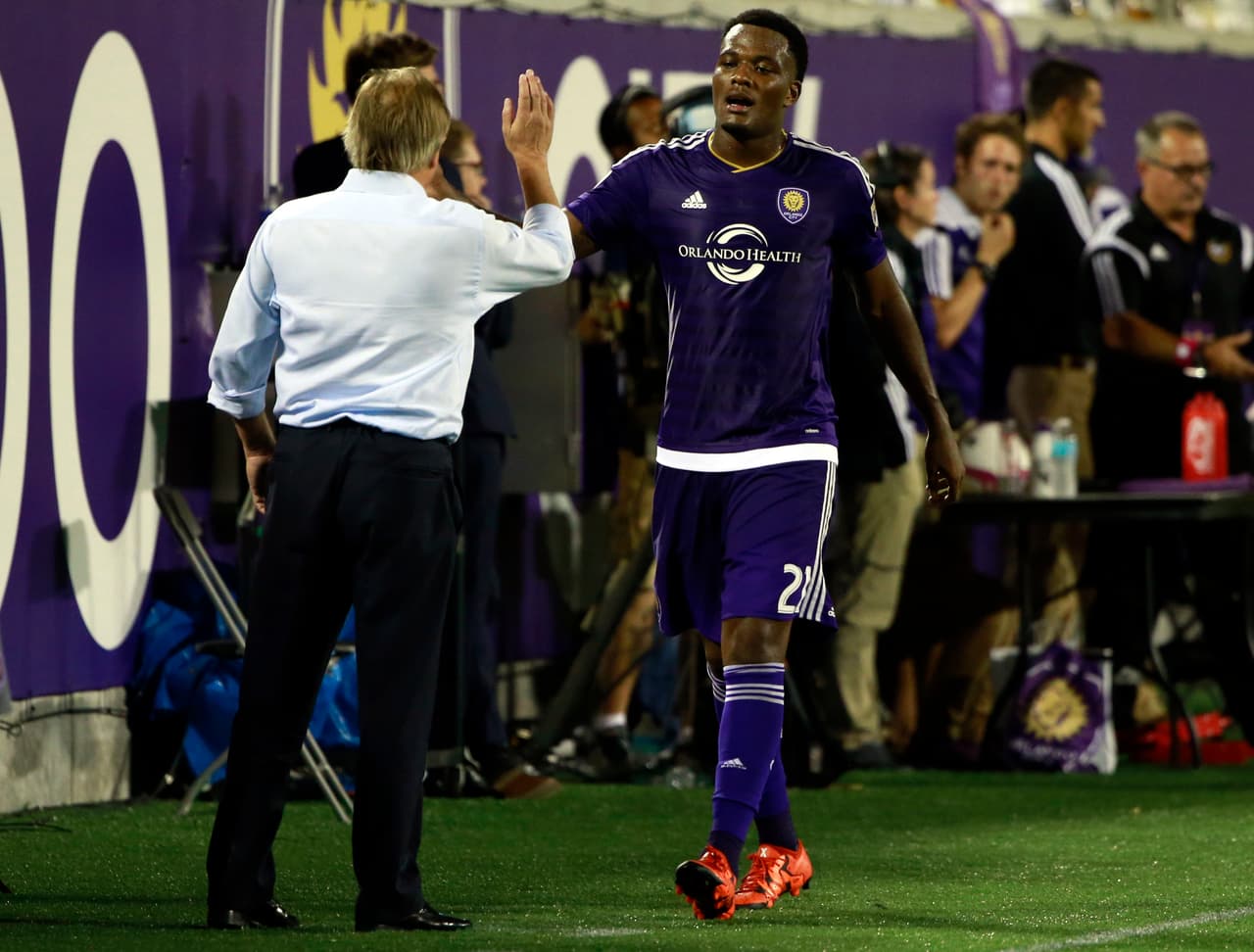 CYLE LARIN (DEL) | El canadiense anotó un doblete ante New York City FC que mantiene con vida a Orlando City SC, de cara a los Playoffs.