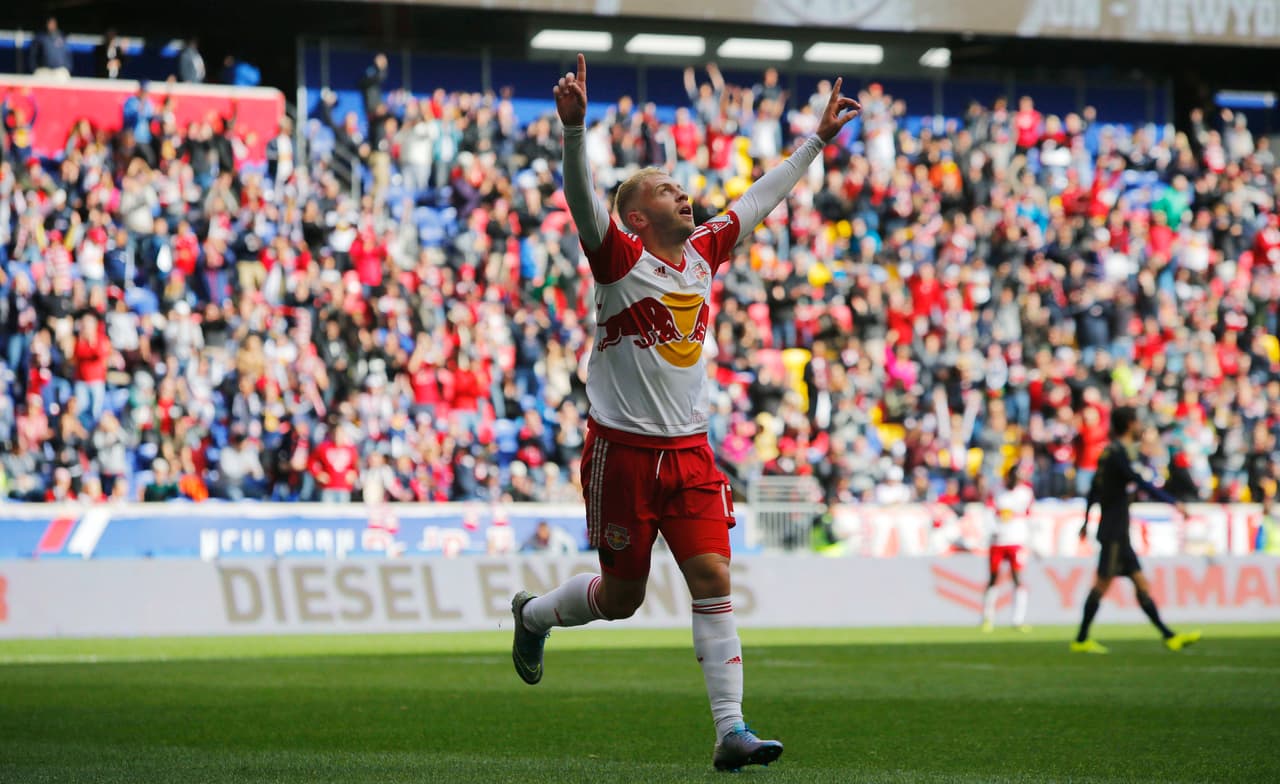 MIKE GRELLA (MED) | El joven de los New York Red Bulls entró en los libros de récords de la MLS al anotar el gol más rápido en la historia de la liga, recién cumplidos los siete segundos de partido.