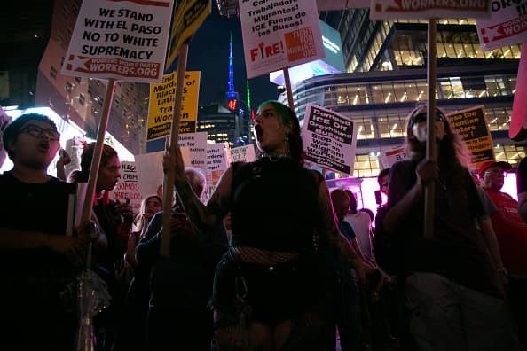 Algunas de las personas que participaron en la protesta consideran la imposibilidad de llevar a cabo un boicot contra la empresa de transporte. “La clase obrera es la que usa estos autobuses. Si dejamos de usarlo, ellos también se van abajo” asegura Eliana Jaramillo, una de las manifestantes.
<br>