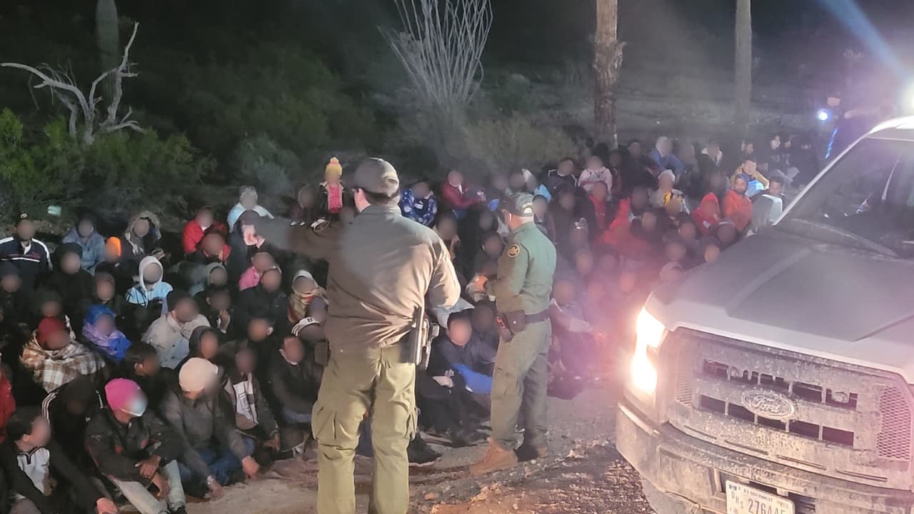 Se entregan en más de 200 migrantes indocumentados de 14 nacionalidades en la frontera de Arizona