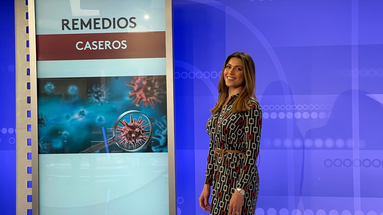 El estudio está iluminado de manera integral por luces LED.