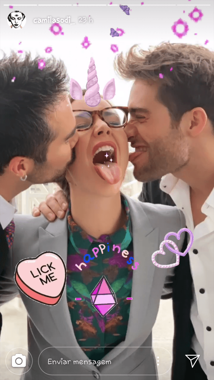 Para ella, este ha sido "un proyecto que te deja estar 
<b>cerca de gente tan linda y generosa</b>, donde recibes y das cariño y 
<b>buena onda todo el tiempo</b>, aún con las miles de horas que trabajamos", recordó.