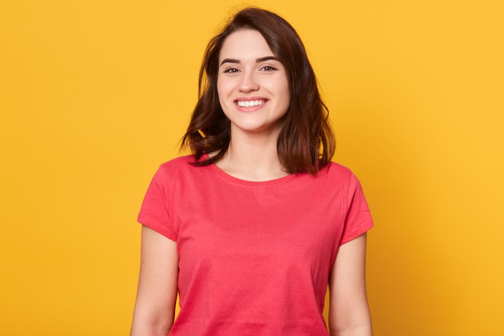 Yo les digo algo, si te invitan a una fiesta del año chino, ahora por supuesto las fiestas no son como antes debido a la pandemia, pero siempre recuérdalo, cuando hay una actividad del año chino, 
<b>no te vistas de blanco</b>, porque blanco es el color de luto. Por eso vístete de rojo, que rojo es el de la alegría.