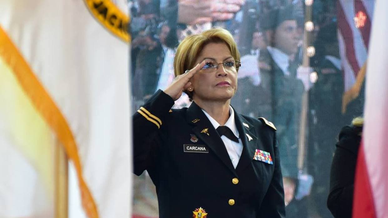 Es mujer, madre de cuatro hijos, esposa y fiel servidora de las fuerzas armadas. Es la primera mujer hispana, nacida y criada en Puerto Rico, en llegar a ocupar el prestigioso puesto. Su misión es continuar rompiendo la brecha y aumentar la presencia de mujeres en la milicia y posciones de poder.