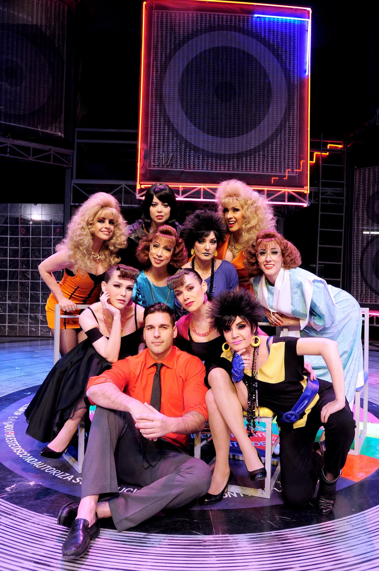 Gracias al teatro musical Lenny pudo combinar el canto con la actuación en México, participando en exitosas obras como '¡Qué plantón!', '12 princesas en pugna', 'Mentiras' (foto), entre otras.
<br>