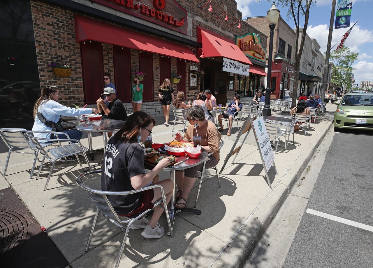 Varias calles de Chicago cerrarán para dar espacio a peatones y restaurantes al aire libre