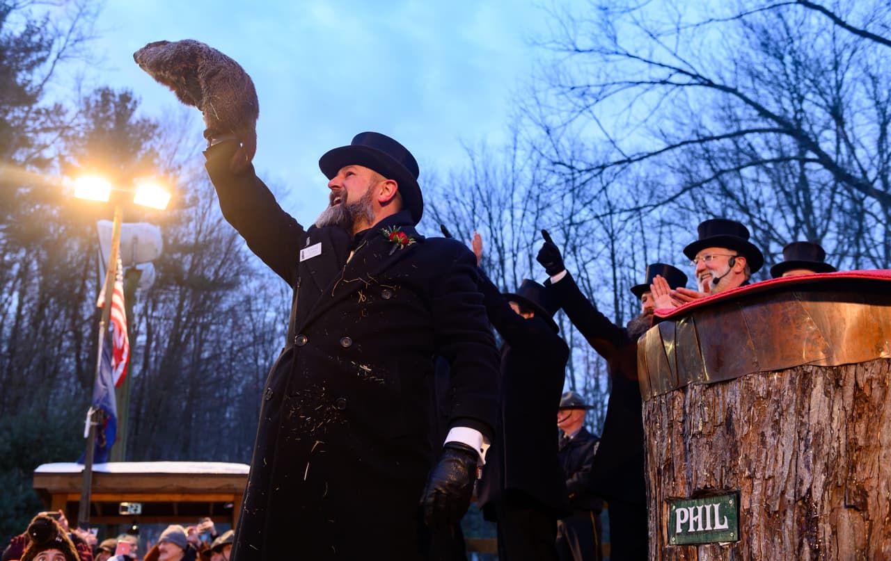 Punxsutawney Phil predice seis semanas más de invierno en el Día de la Marmota