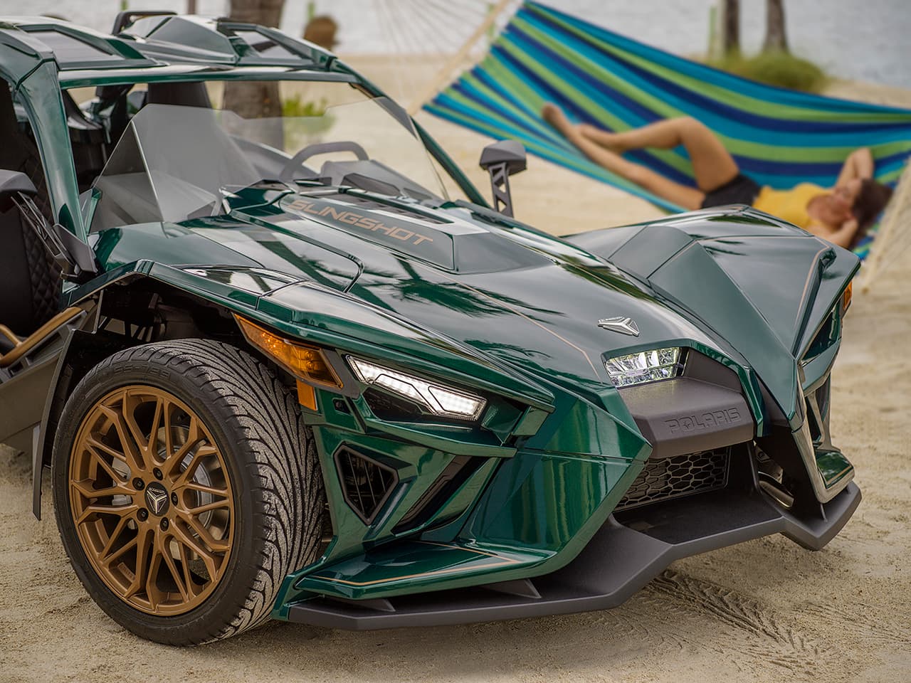 Sin duda uno de elementos más distintivos en el Slingshot Touring LE son sus redas bronce.