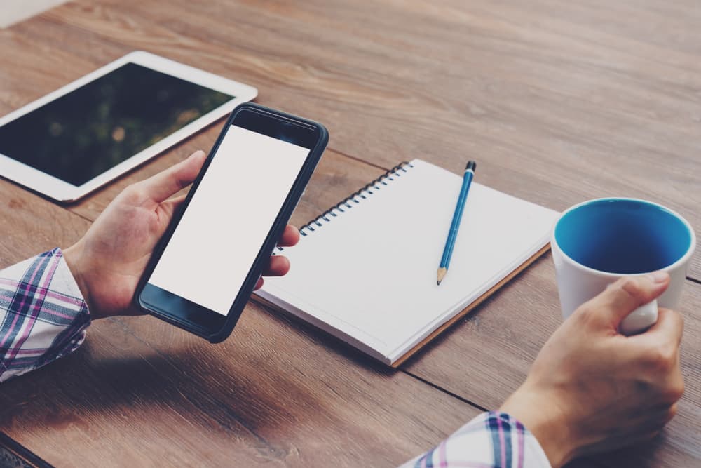 Debes poner en balance lo que quieres hacer y lo que puedes hacer. Siéntate tranquilamente, escribe tus propósitos y actúa con mucha decisión para que los contratiempos que surjan no te impidan alcanzar tus metas.
<br>