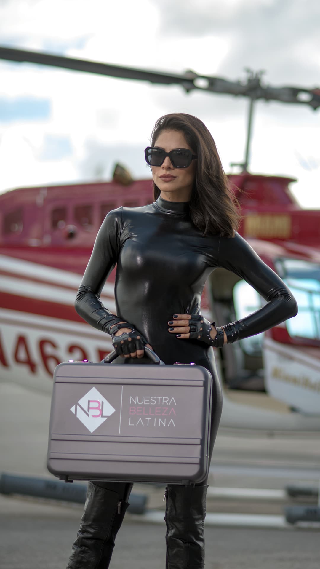 Después de 9 años de haberse llevado la primera corona de Nuestra Belleza Latina, Alejandra ha construido una carrera que le ha traído un sinfín de éxitos profesionales: participar en varios shows de TV, ser conductora de La Banda e imagen de Revlon. Su trayecto sigue en ascenso pero su esencia sigue siendo la de aquella chica de 20 años, originaria de Tijuana, que enamoró con su sonrisa, dulzura, humildad y el inmenso amor por su familia.