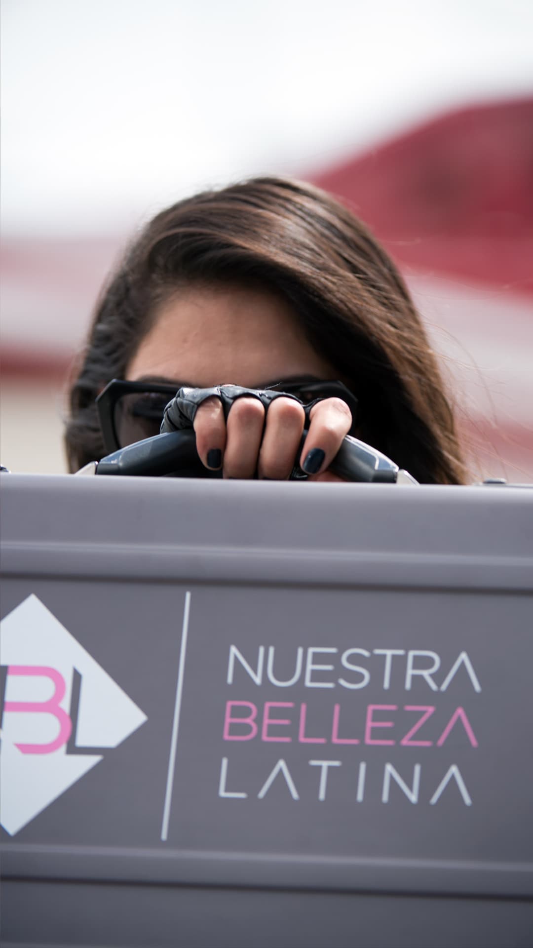 Después de 9 años de haberse llevado la primera corona de Nuestra Belleza Latina, Alejandra ha construido una carrera que le ha traído un sinfín de éxitos profesionales: participar en varios shows de TV, ser conductora de La Banda e imagen de Revlon. Su trayecto sigue en ascenso pero su esencia sigue siendo la de aquella chica de 20 años, originaria de Tijuana, que enamoró con su sonrisa, dulzura, humildad y el inmenso amor por su familia.