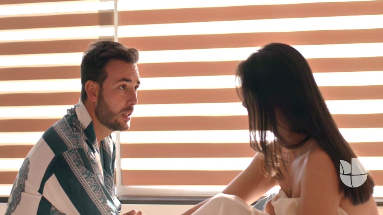 Reclutaba jóvenes para las pasarelas de sus campañas de lencería. Las enamoraba asegurándoles un futuro prometedor en el mundo del modelaje.