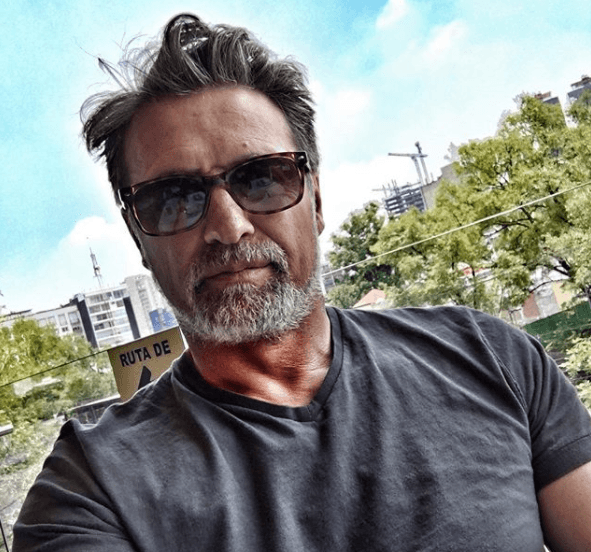 En sus años de carrera dentro de las telenovelas, Juan Soler y Lucero nunca han coincido en alguna producción, sin embargo, él parece recordar con dulzura el día en que la conoció con un paleta de regalo de por medio. 
<br>