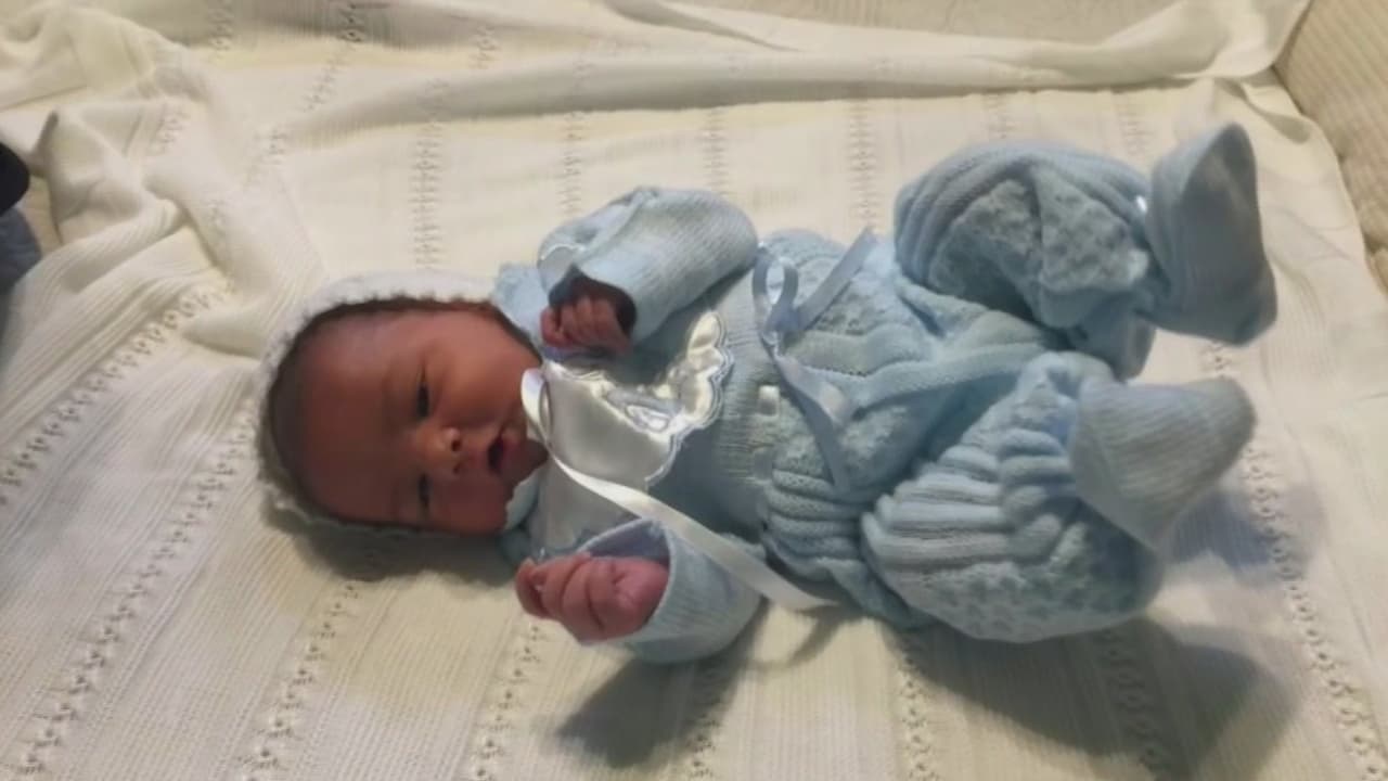 Una mujer rubia pudiera estar con el recién nacido que buscan las autoridades en Florida