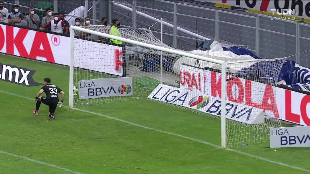 ¡GOOOL! Luis Abram anota para Cruz Azul.