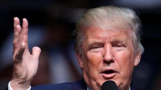 Trump lanza ataques aéreos en contra de Siria, mientras les niega la entrada a refugiados de ese mismo país 