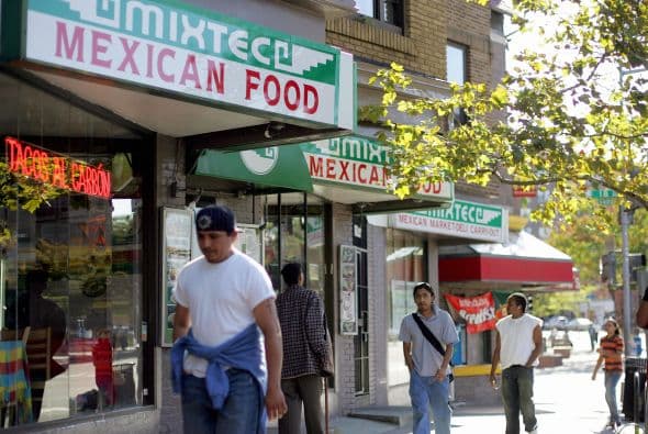 ¿Ya tienes establecido tu pequeño negocio pero te gustaría ampliarlo y llevarlo más allá de tus fronteras? Si es así la Cámara de Comercio México-Estados Unidos podría ser un excelente aliado para ampliar tus horizontes comerciales. El Lic. José Andrés García, Director de Desarrollo de Negocios de la Cámara de Comercio México-Estados Unidos, nos explica cómo hacerlo.