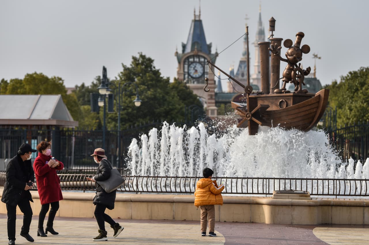 Sin embargo, la apertura de parques temáticos se ha convertido en un punto de controversia en el estado Dorado.