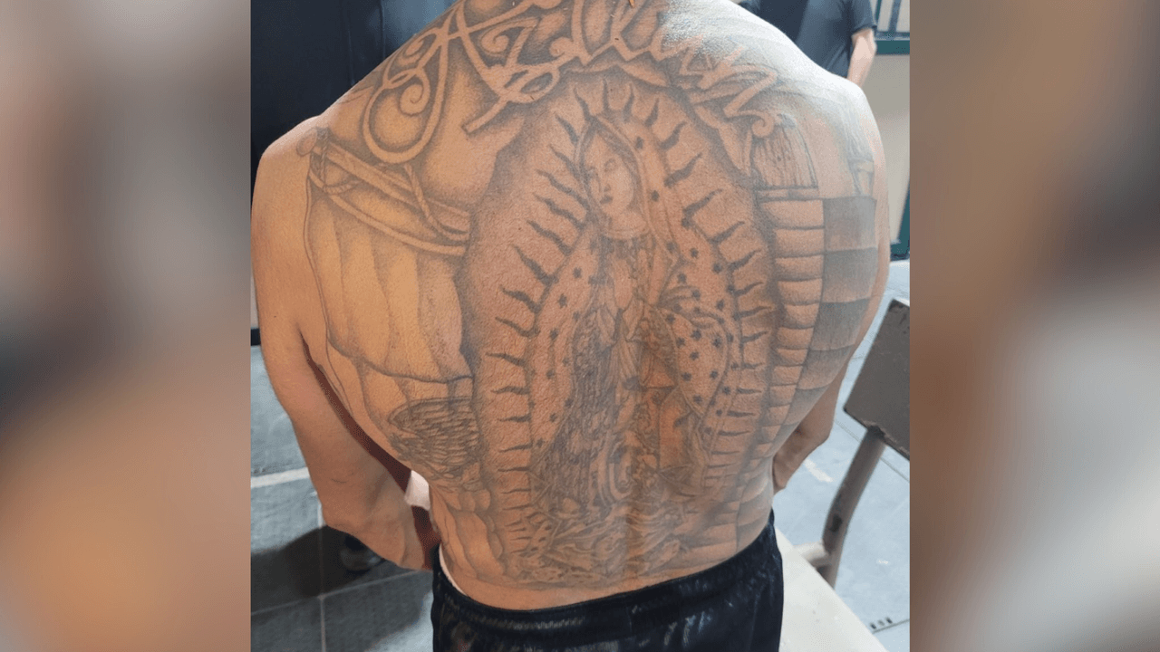 La palabra 
<b>"Aztlán" también se asocia con el simbolismo azteca que predomina entre los miembros de la Mexican Mafia</b>. Entre otros simbolismos aztecas también está el emblemático escudo que algunos se pueden tatuar, dice el documento de JRIC. 
<br>
<br>Con el escudo, incluso ideológicamente se identifican como "soldados o guerreros, y no criminales, participando en una causa digna para su raza y cultura", de acuerdo con la institución.