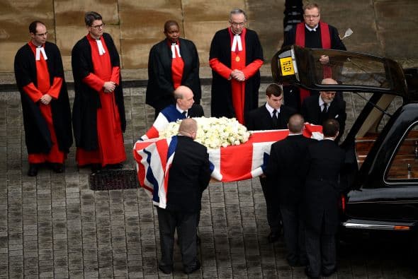 Con un operativo de seguridad de más de cuatro mil policías, se llevó a cabo el funeral de la exprimera ministra Margaret Thatcher, quien inició su último recorrido desde el Palacio de Westminster hasta la Catedral de San Pablo.