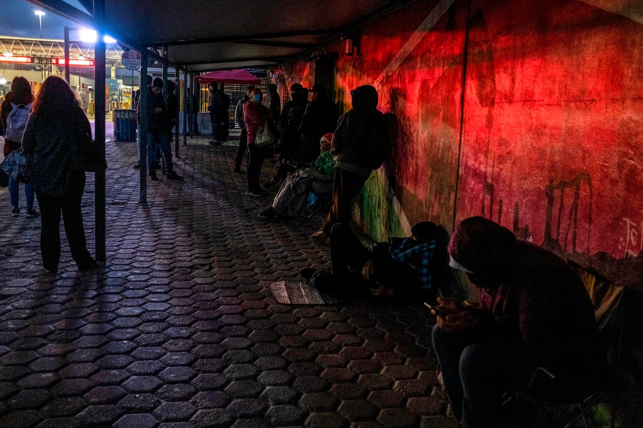 Según un reporte de la agencia EFE, la Cámara de Comercio de Nogales, Arizona, calificó el acuerdo como un “duro golpe” a la economía de las ciudades fronterizas que luchan por recuperarse de los efectos de la pandemia.
<br>