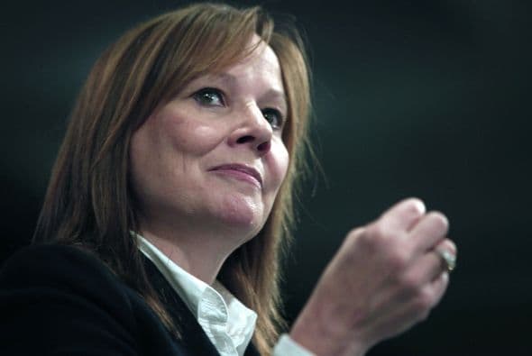 4. MARY BARRA. La primera mujer CEO de una importante firma automotriz, Barra no tuvo un primer año sencillo al frente de General Motors. Cometió en el camino varios errores, pero tomó la responsabilidad de los problemas y está haciendo a la empresa dar un giro y replantearse su cultura corporativa.