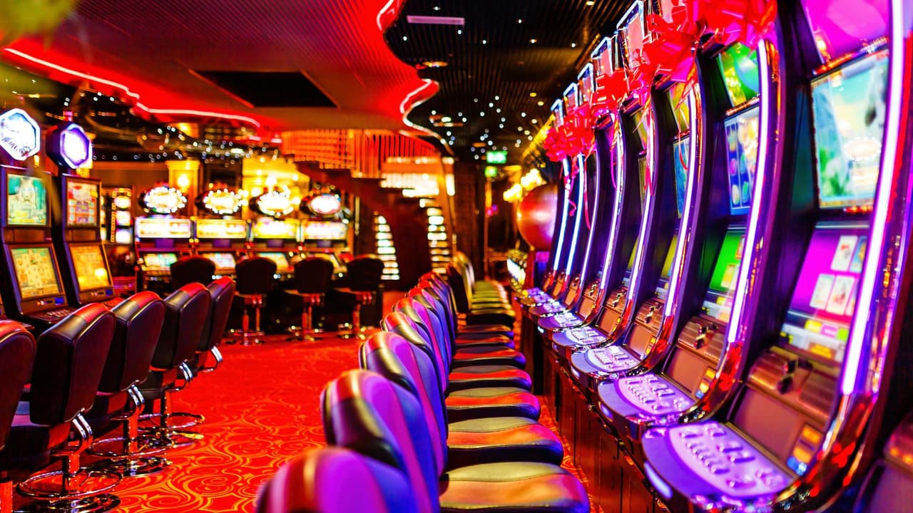 Inmigrante con asilo gana premio en casino de Chicago, pero no puede cobrarlo por su REAL ID