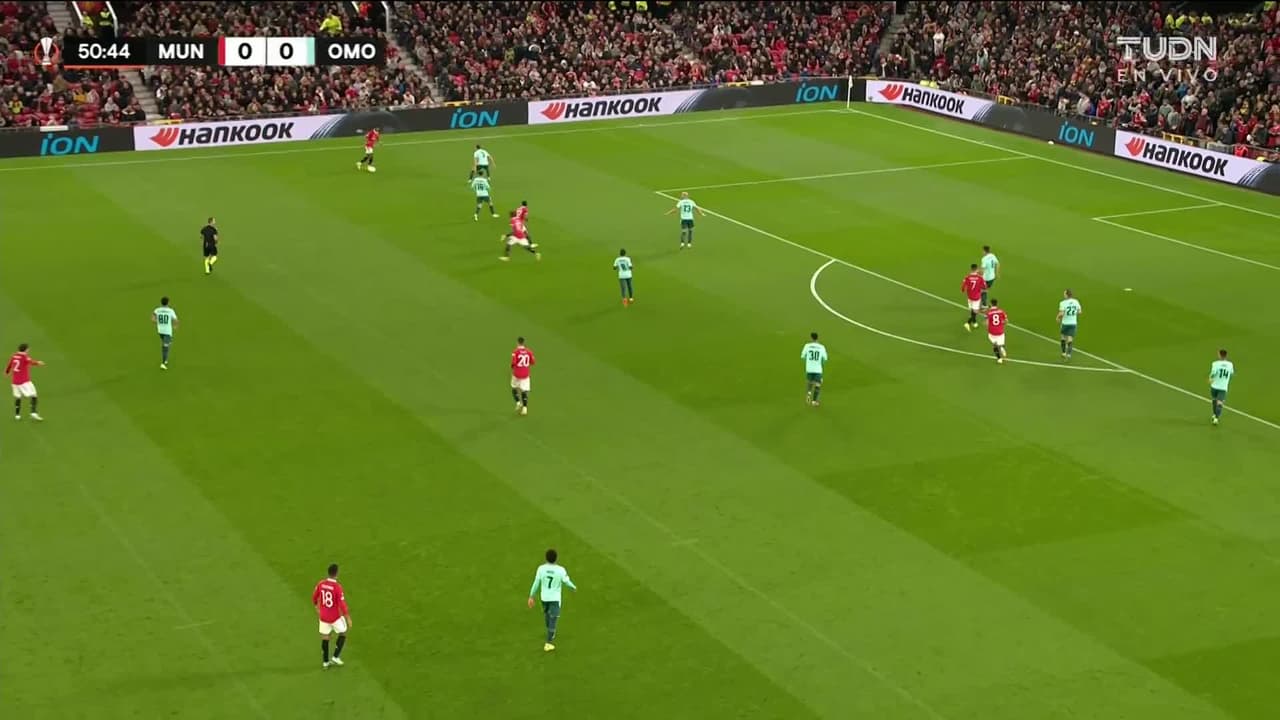 ¡TIRO ATAJADO! disparo por Andronikos Kakoulli.